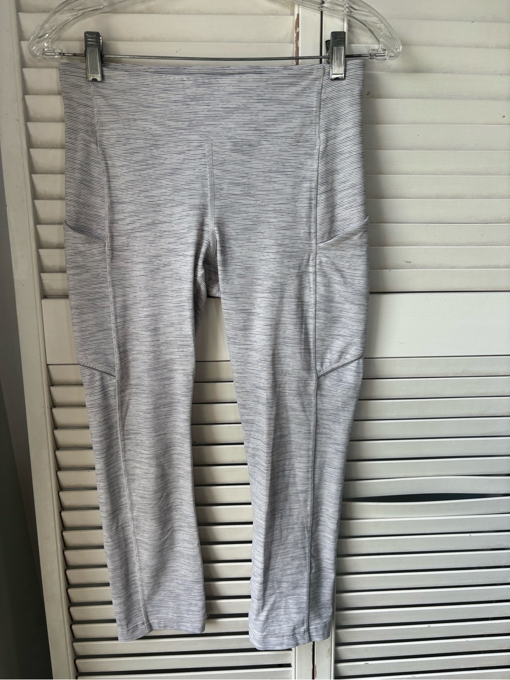 Lululemon speed up crop 21” Heather gray size 6
